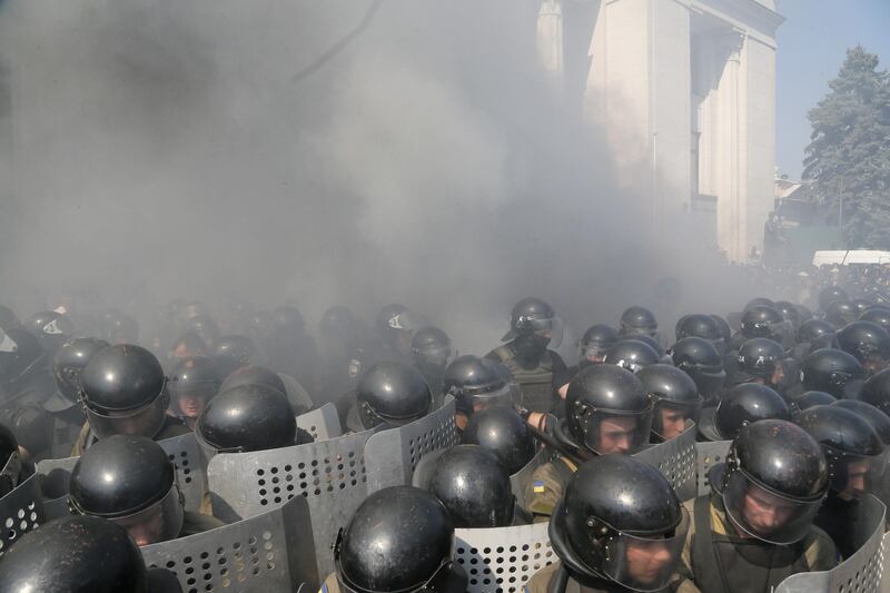 Gli scontri davanti al Parlamento di Kiev 15