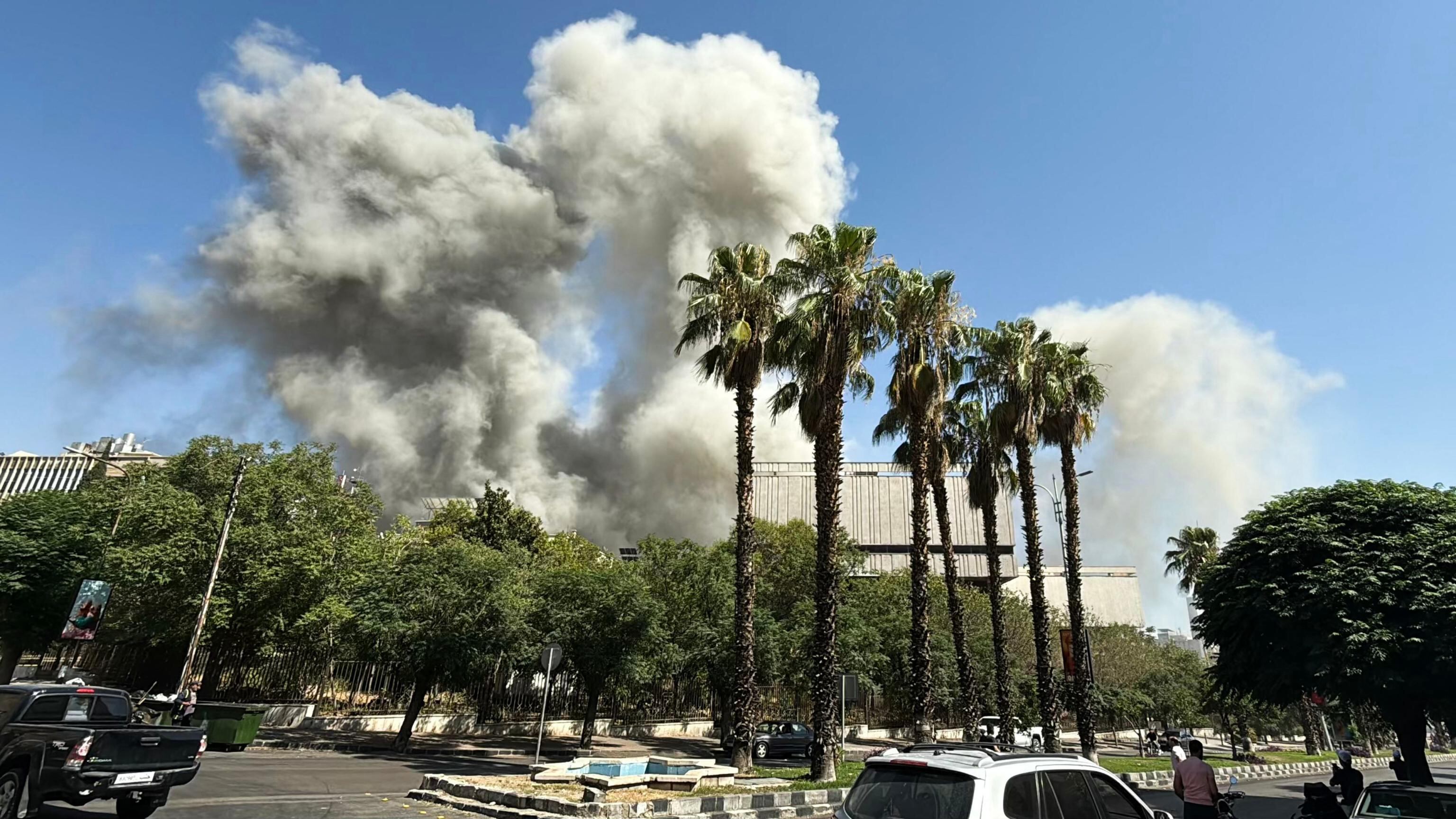 Israele attacca la Siria: bombardato il palazzo presidenziale a Damasco