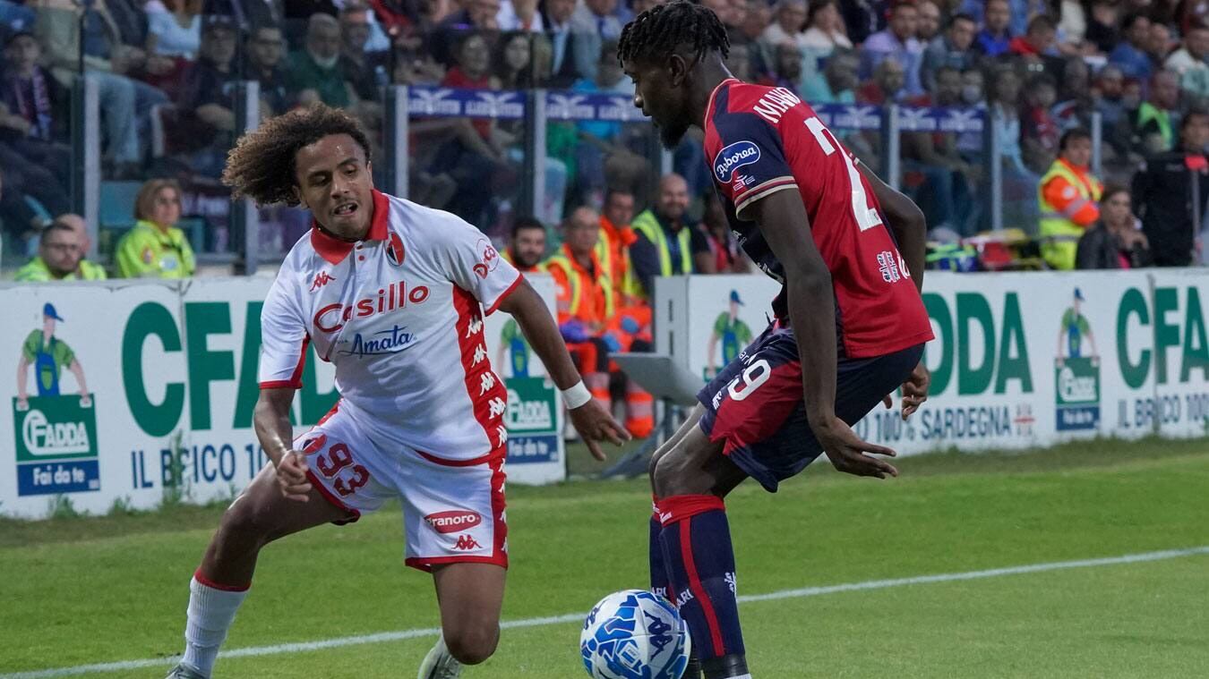 Serie B, Antenucci risponde a Lapadula: finisce 1-1 la finale di andata fra Cagliari e Bari