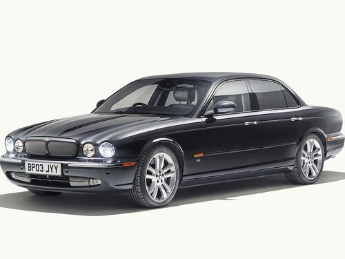 Jaguar XJ (X350), l’ultima ammiraglia dal gusto “classico” del Giaguaro