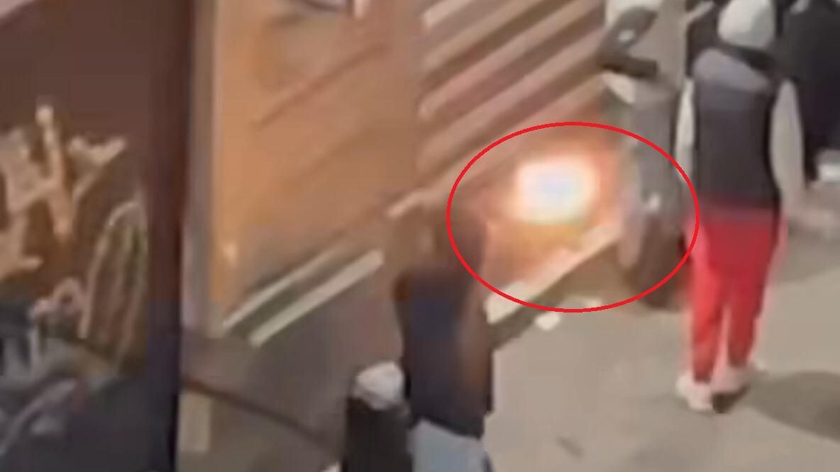 Milano fuori controllo: ragazzo spara in strada. Il video choc
