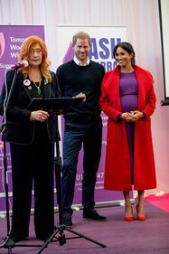 Meghan Markle in rosso per un poeta: foto 6