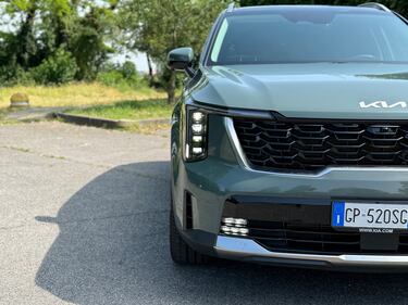 Kia Sorento 2024: guarda la gallery del rinnovato SUV da famiglia, anche Diesel 5