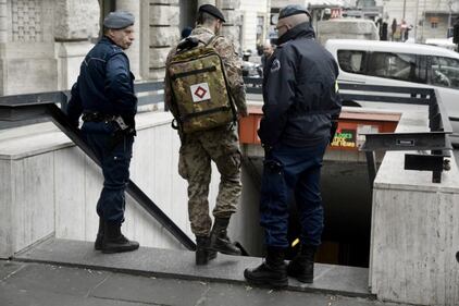 Roma, militare suicida in metropolitana 1