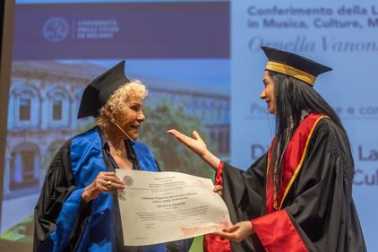 L'omaggio della laurea Honoris Causa a Ornella Vanoni 3