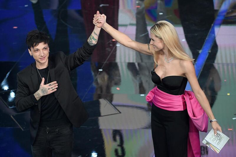 Michelle Hunziker, la sexy conduttrice a Sanremo 2018 6