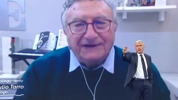 Ancora scontri tra virologi, Burioni contro Tarro: "Se lui candidato a Nobel, io a miss Italia"