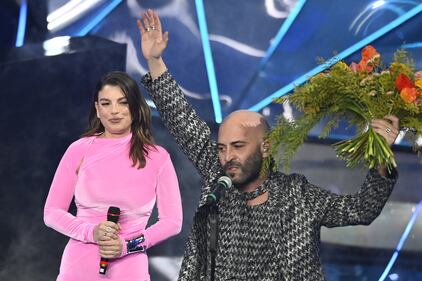 Sanremo 2024: ecco il look della terza serata del Festival dai Negramaro 10
