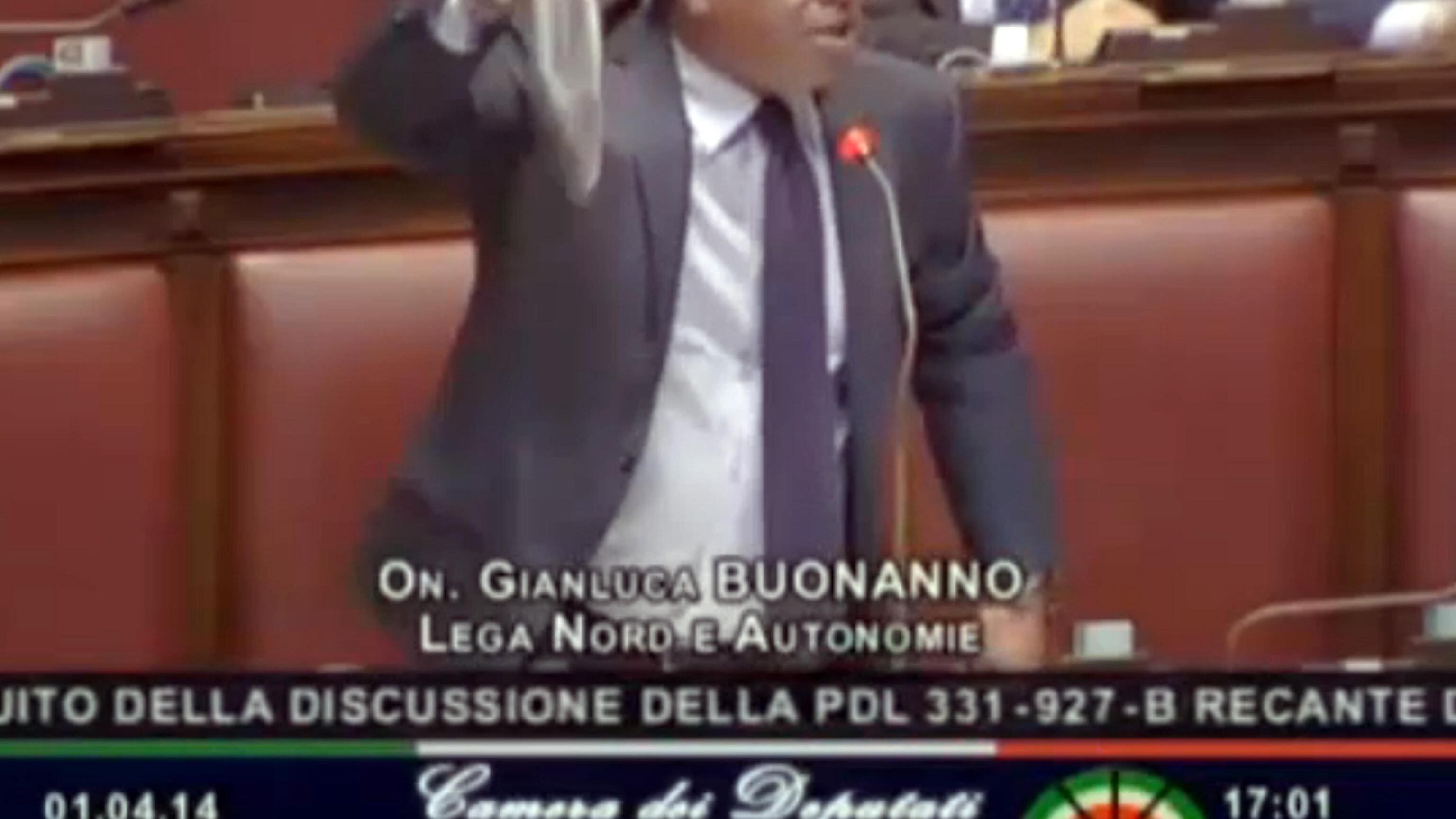 Porta spigola in Aula: 2600 euro di multa al leghista Buonanno