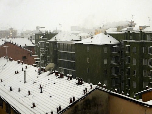 Milano si è svegliata sotto la neve: scatta il piano emergenza
