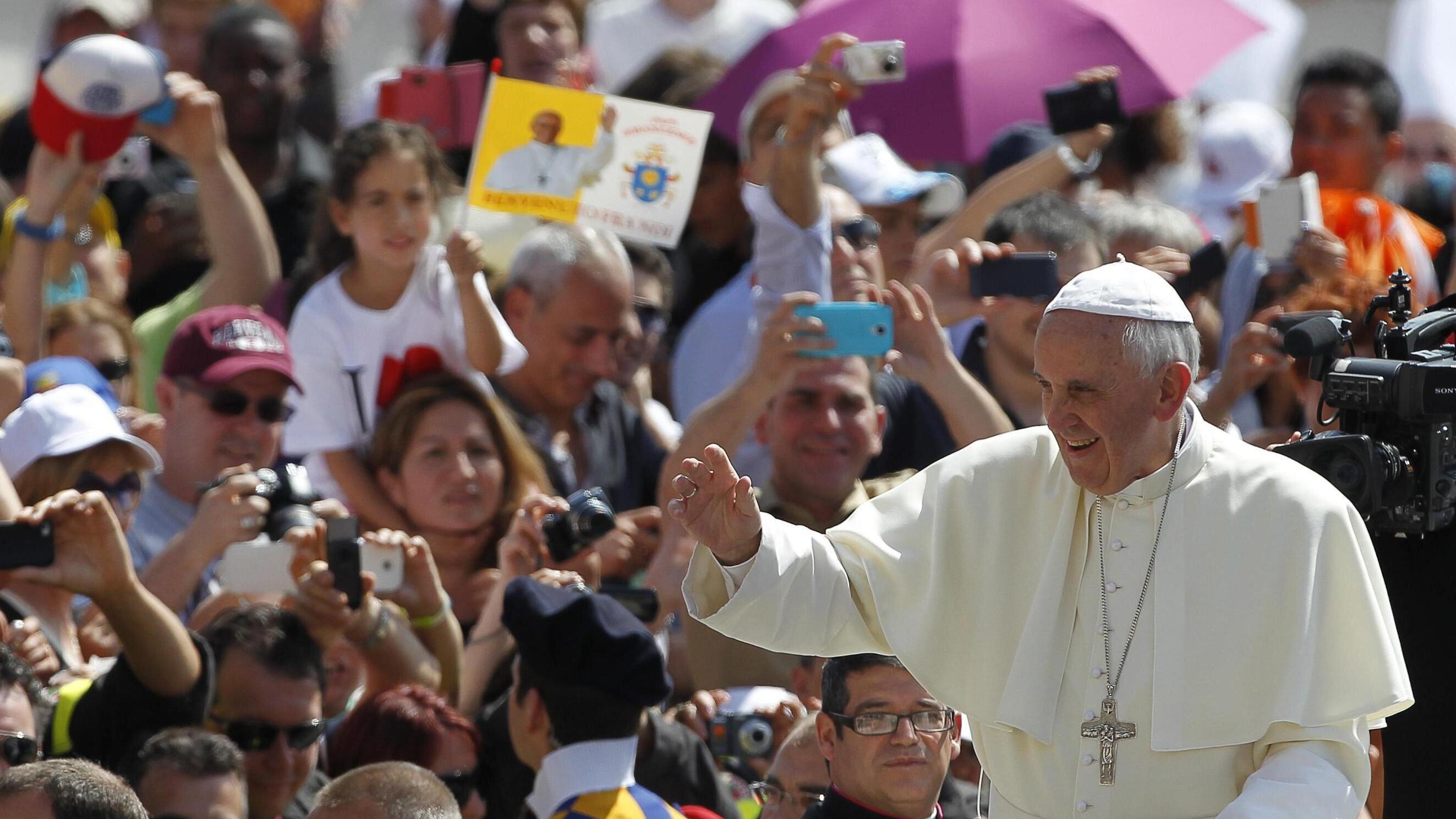 Il Papa maledice il potere «È un inciampo alla fede»