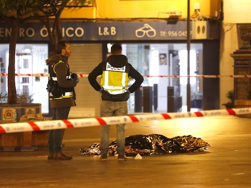 Spagna, attacca due chiese gridando "Allah" e uccide sacrestano con una spada da samurai