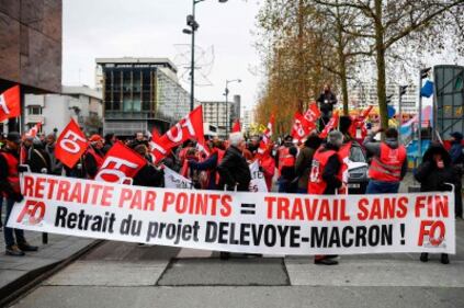 Sesto giorno consecutivo di scioperi in Francia contri la riforma pensionistica voluta da Macron 8