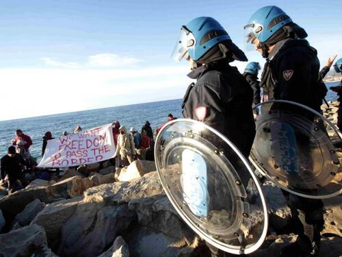 Tensione a Ventimiglia,scontri polizia-migranti