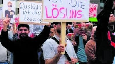 "Califfato". La piazza spaventa la Germania