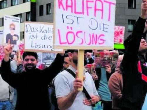 "Califfato". La piazza spaventa la Germania
