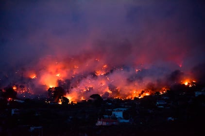 Le fiamme devastano la Grecia 2