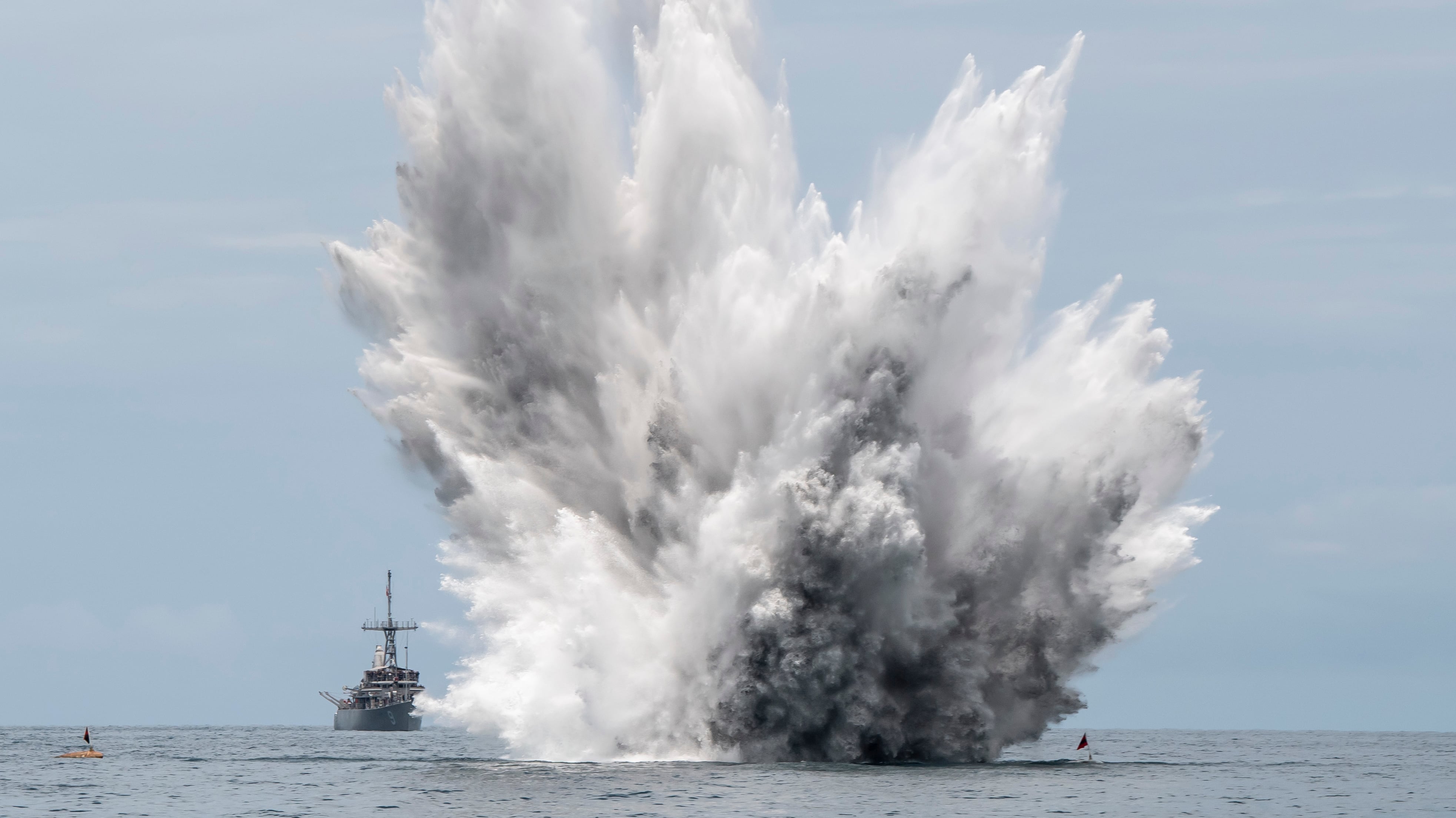 Incubo mine intorno a Hormuz, gli Usa inviano i dragamine: cosa può succedere