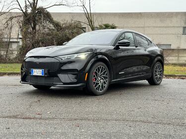 Ford Mach-E GT 2024: guarda il VIDEO in pillole del SUV sportivo elettrico 1