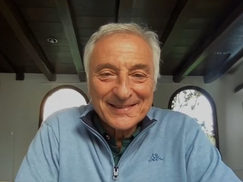 Il volo dal 5° piano poi lo schianto: lo strana morte del cane dell'ex pilota Riccardo Patrese