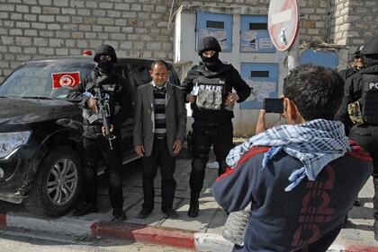 Tunisi sfila contro il terrorismo 6