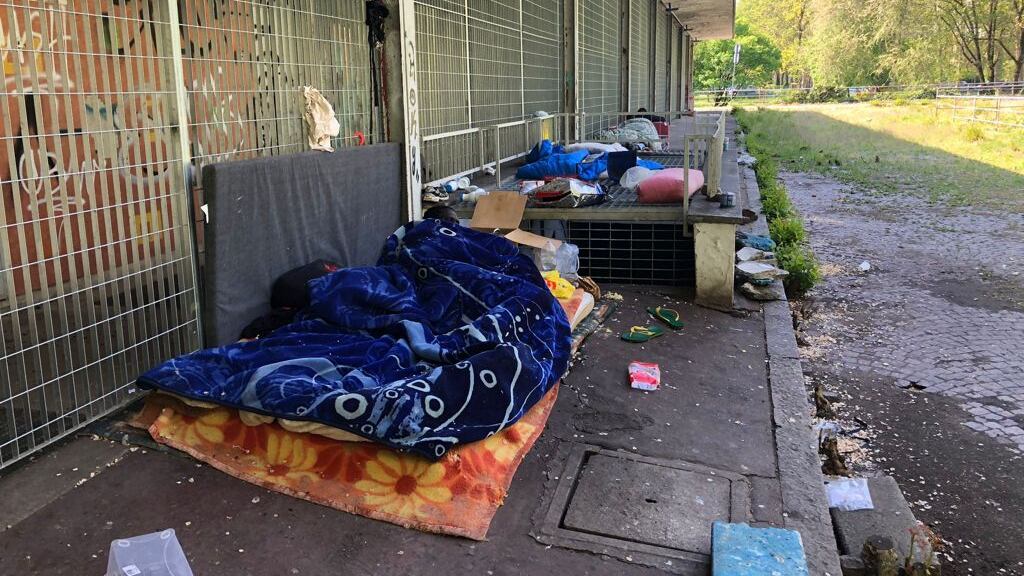 Milano, ex mercato ancora occupato: "Pd responsabile del degrado"