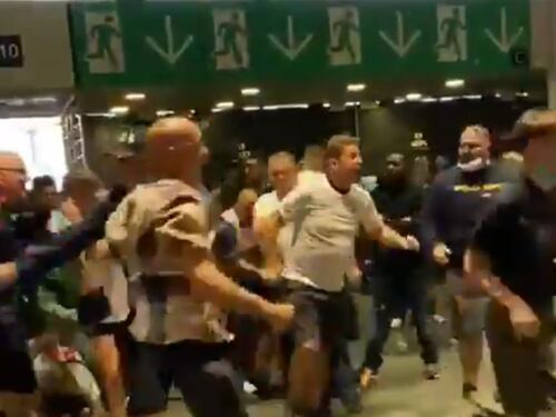 Spinte, risse e insulti: cos'è successo a Wembley