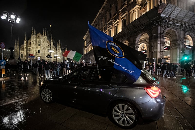 Nella notte bagnata di Milano esplode la gioia nerazzurra 7