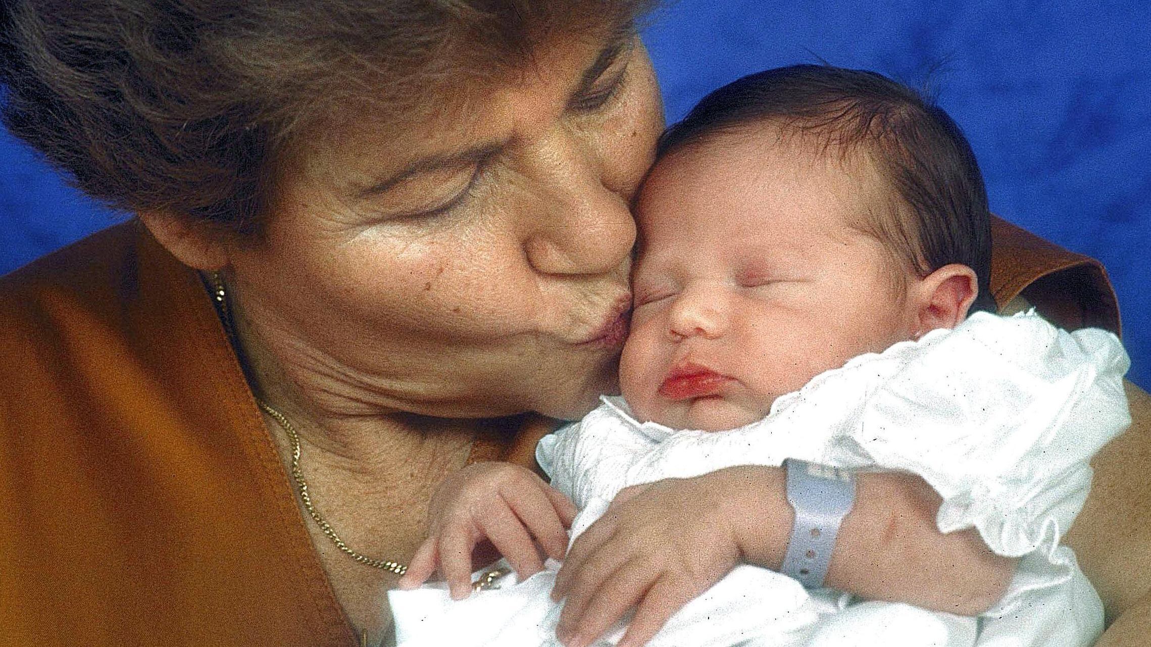 «Quel bimbo nato in vitro ci ha donato la giovinezza»