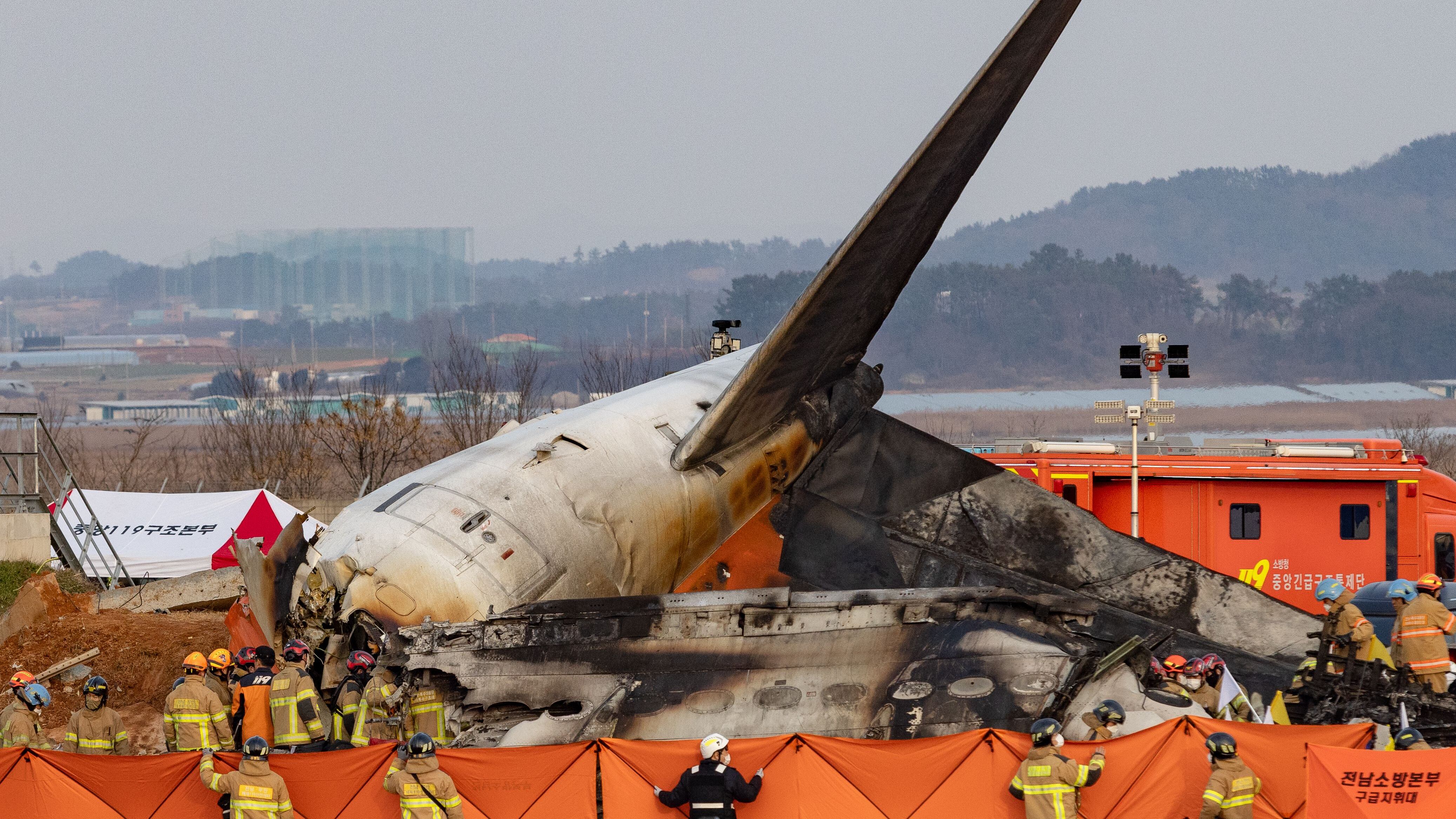 Disastro aereo in Corea del Sud: le indagini si concentrano sul carrello di atterraggio