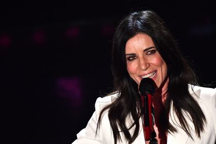 Sanremo 2019: il décolleté di Paola Turci 10