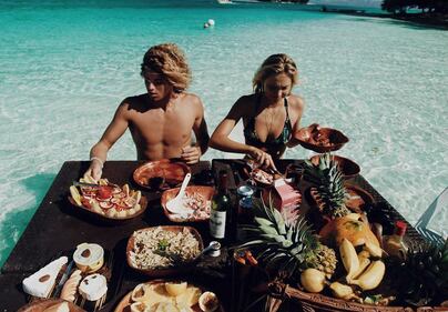 Jay Alvarrez e Alexis Ren, i due modelli, sexy, affascinanti e sempre in vacanza 7