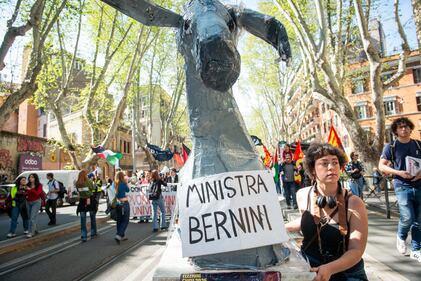 Le manifestazioni di antagonisti e studenti in tutta Italia 3
