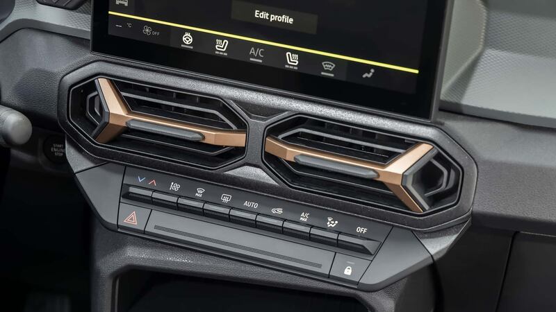 Nuova Dacia Duster 2024, guarda tutte le foto 12