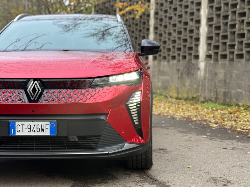 Renault Scenic E-Tech: guarda la gallery del crossover elettrico per viaggiare 3