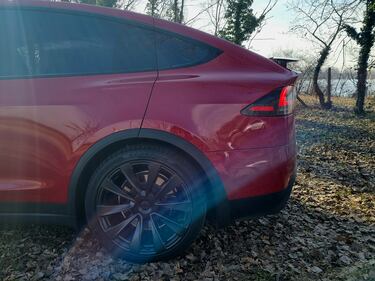 Tesla Model X Plaid, un’astronave da oltre 1.000 CV: guarda le foto 11