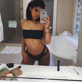 Kylie Jenner sexy e provocante 6