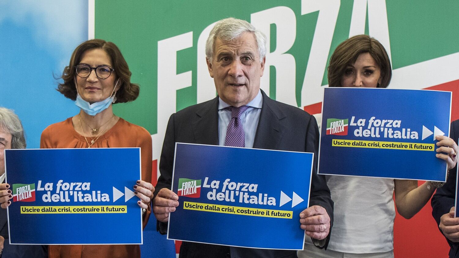 FI smonta il decreto di Conte "Il testo non c'è, inesistente"