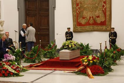 L'ultimo saluto a Luciano De Crescenzo  5