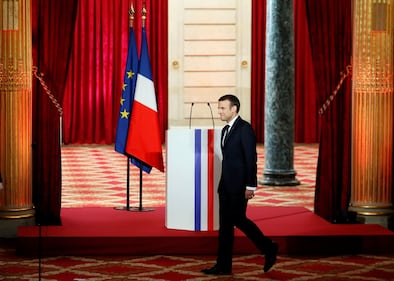 Emmanuel Macron si insedia all'Eliseo: da oggi è ufficialmente presidente 16