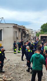 Saviano, si scava nelle macerie: i soccorsi per il crollo della palazzina 2