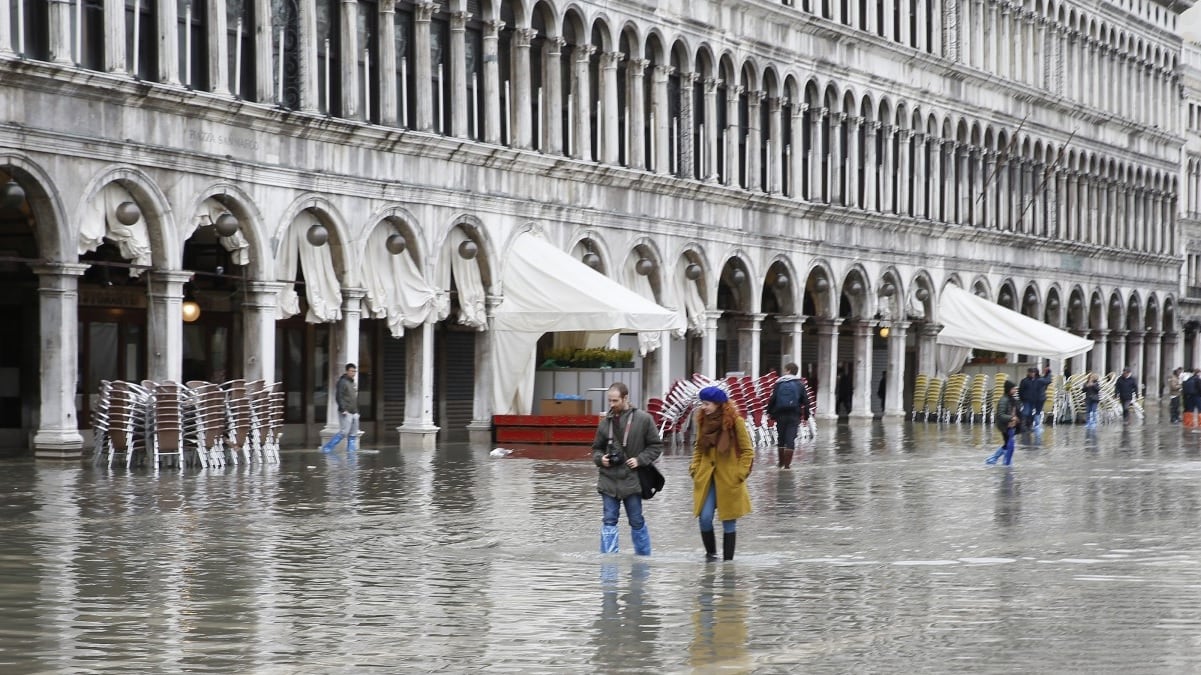Ritardi e burocrazia uccidono il Paese
