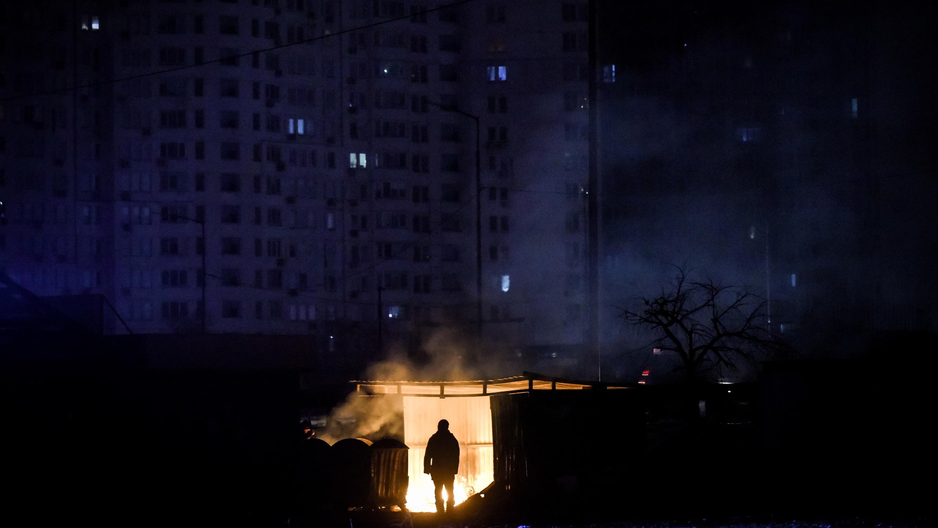 A Kiev ritorna il buio. Gli aiuti da Usa e Nato: ipotesi missili Patriot