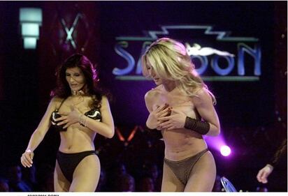 Pamela Prati sfoggia un microslip bollente 4