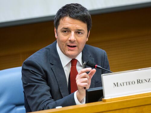 Renzi vuole allenare l'Italia ma così ci farà solo perdere