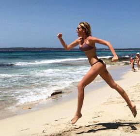 Alessia Marcuzzi sexy in bikini bianco 4