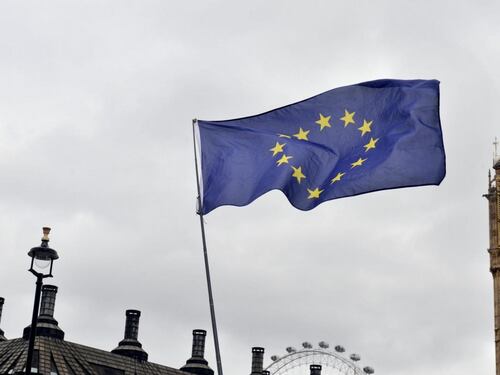 Brexit, polemica sul video del governo: "Sei straniero? Devi pagare se vuoi rimanere qui"