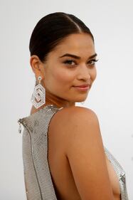 La modella Shanina Shaik provocante al gala francese 2