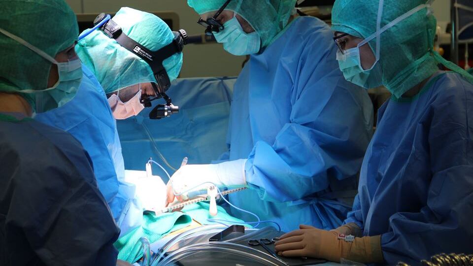 Bologna, neonato con rara forma di tumore salvato in sei minuti
