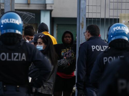 L'assist Ue per i giallorossi "Regolarizzate tutti i migranti"